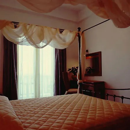 Chris Hotel Skala